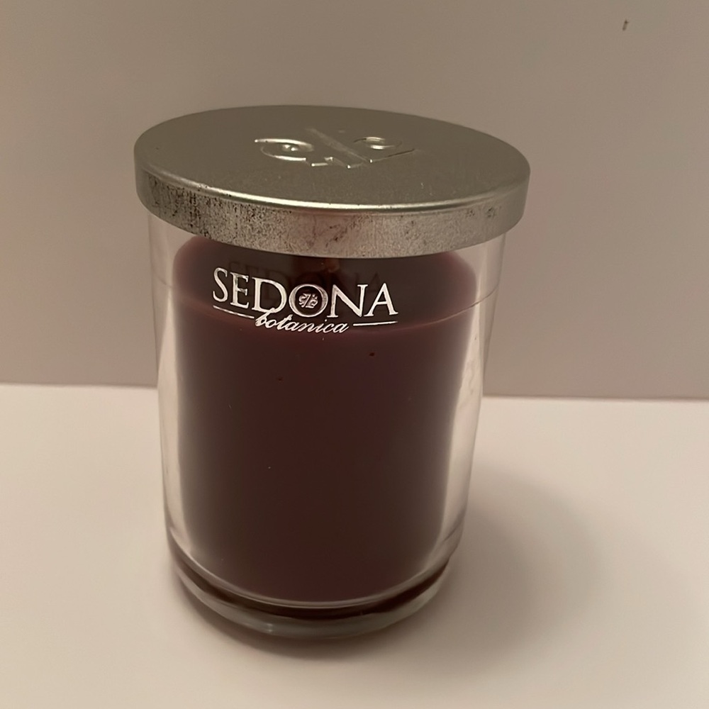 SEDONA Botánica luxury jar candle / lid. 6.5 oz. pomegranate Cinnamon dark red